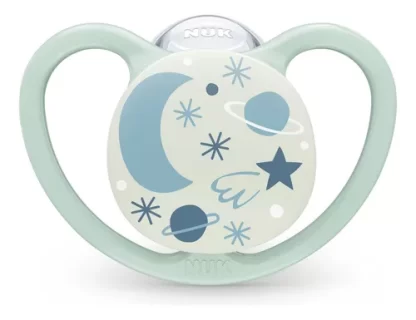 Imagen 3 de 4 de Set 2 Chupetes Nuk Space Night Luminoso Talle 1 (0 a 6 meses)