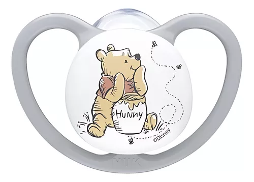 Imagen 4 de 5 de Set 2 Chupetes Nuk Space Winnie The Pooh (0 a 6 meses)