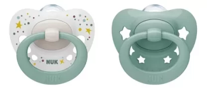 Imagen 5 de 10 de Set Mamaderas Nuk First Choice 150mL + 300mL + 2 Chupetes Signature 0 a 6 meses