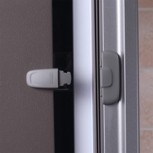 Miniatura 5 de 7 de Traba De Seguridad Para Puerta De Heladera Baby Innovation Color Blanco