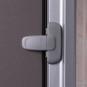 Miniatura 4 de 7 de Traba De Seguridad Para Puerta De Heladera Baby Innovation Color Blanco