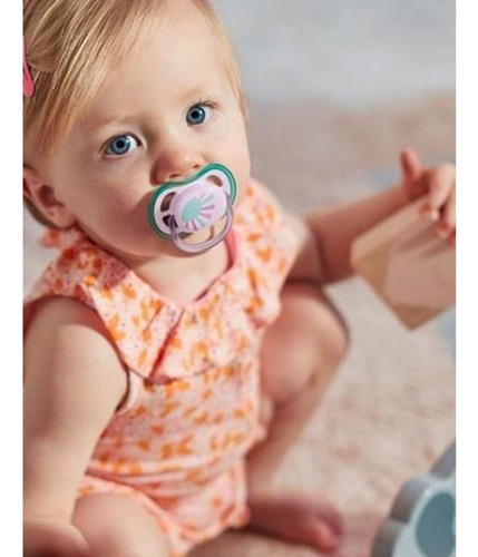 Imagen 3 de 3 de Chupete Philips Avent Ultra Air 0 - 6 Meses Color Lila SCF 086/04