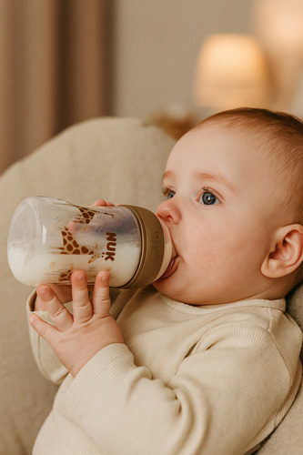 Imagen 2 de 5 de Mamadera Nuk Perfect Match Flujo Xl +6m 360ml Jirafa