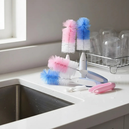 Imagen 1 de 2 de Cepillo Limpia Mamadera Tetina + Pinza 3 En1 Baby Innovation Azul