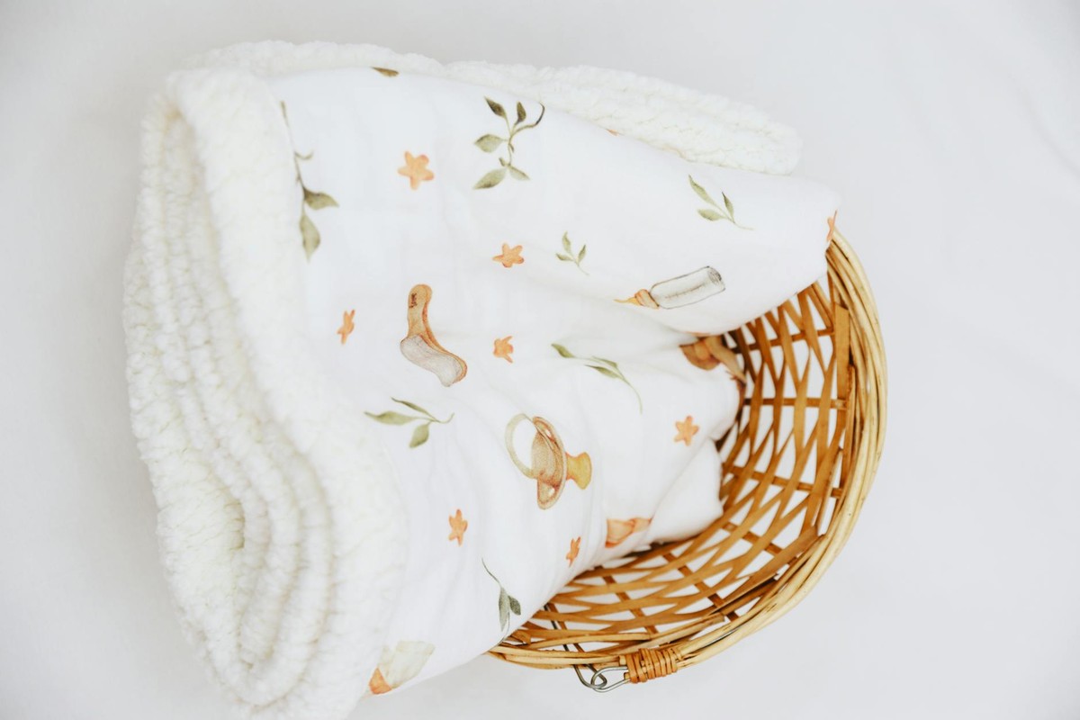 Regalos prácticos para baby shower - canasta con esenciales