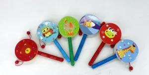Miniatura 2 de 4 de Tamborcito Sonajero Madera Bebé Con Mango Diseño Animales Surtido