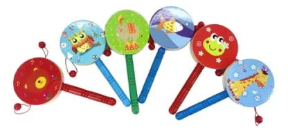 Imagen 3 de 4 de Tamborcito Sonajero Madera Bebé Con Mango Diseño Animales Surtido